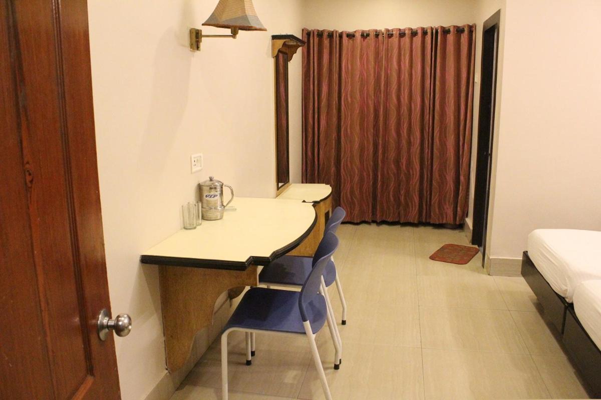 Hotel Priya Bhubaneswar Esterno foto